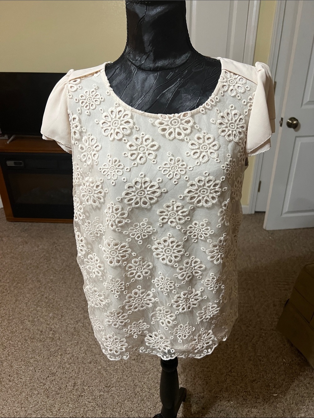 Cream Floral Lace Cap Sleeve Blouse